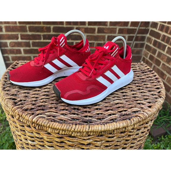 Womens Adidas Swift Run in Scarlet Red Size 6 - Picture 3 of 10